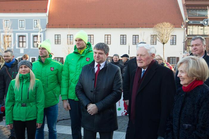 Startavo labdaringas Kalėdų karavanas