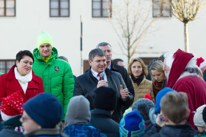 Startavo labdaringas Kalėdų karavanas