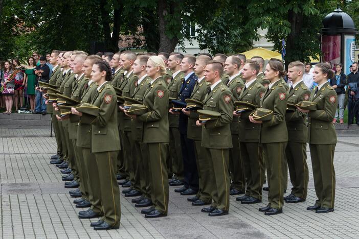 Kariūnams suteiktas leitenanto laipsnis