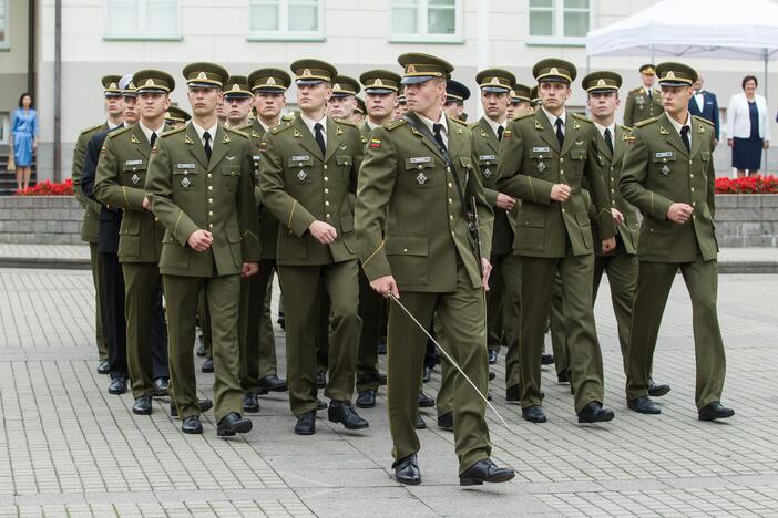 Kariūnams suteiktas leitenanto laipsnis