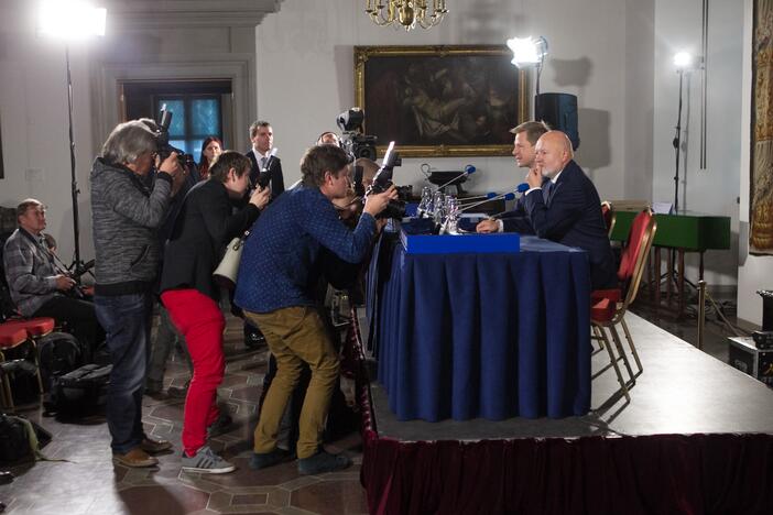 Partijų spaudos konferencijos Valdovų rūmuose