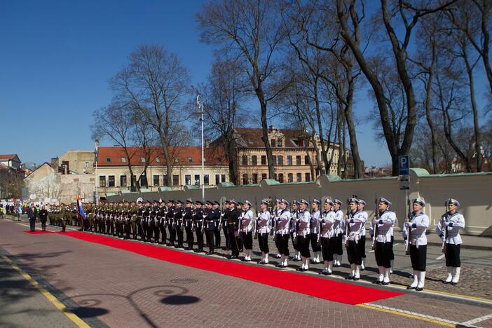 Lietuvoje vieši Nyderlandų gynybos ministrė