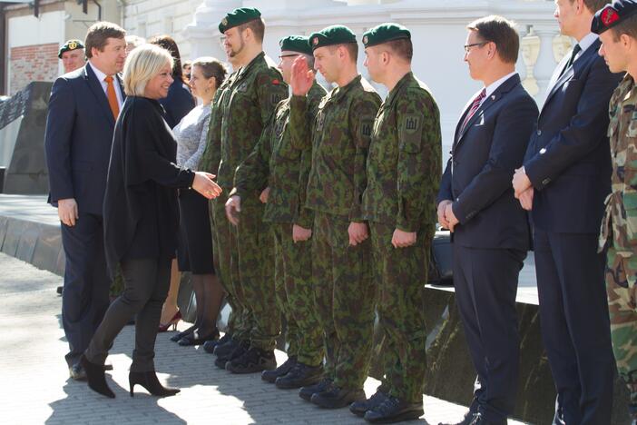 Lietuvoje vieši Nyderlandų gynybos ministrė