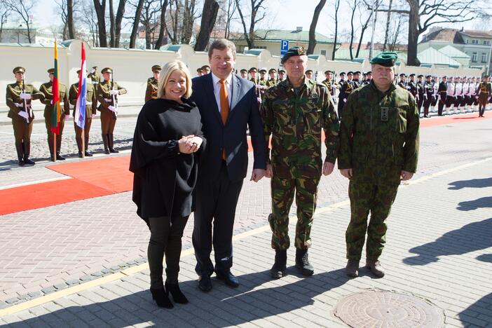 Lietuvoje vieši Nyderlandų gynybos ministrė