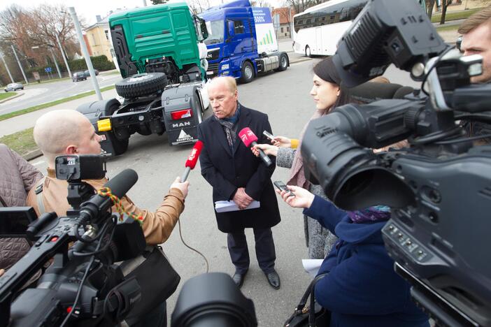 Vežėjai rinkosi į protesto akciją