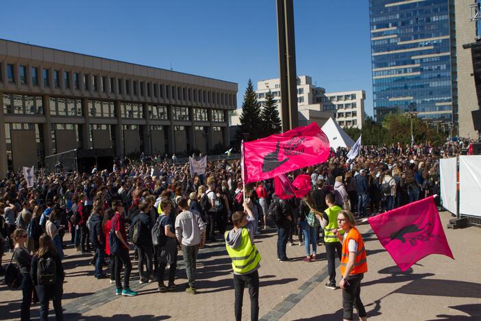 Prieš alkoholio ribojimus – protesto koncertas