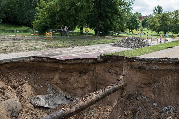 Dviračių tako nuošliauža P. Vileišio gatvėje