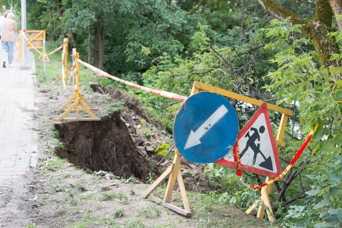 Dviračių tako nuošliauža P. Vileišio gatvėje