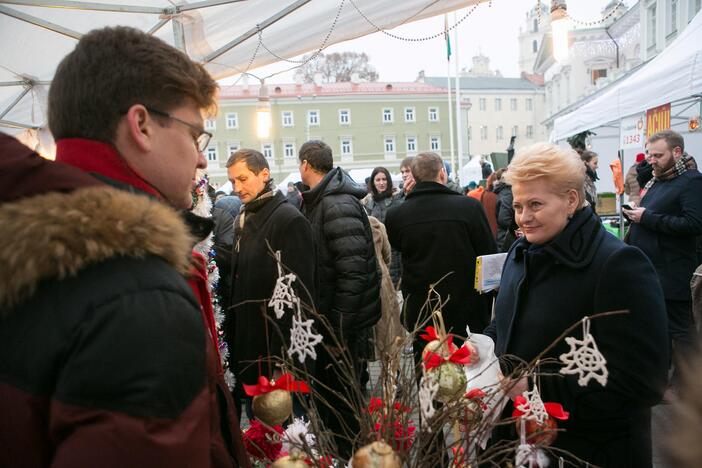 Prezidentė dalyvavo kalėdinėje mugėje Daukanto aikštėje