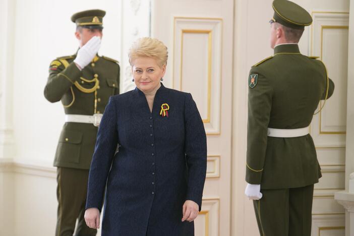 Dalia Grybauskaitė Valstybės atkūrimo dieną apdovanojo esamą ir buvusį premjerą, užsienio reikalų ministrą, buvusį ambasadorių Ukrainoje