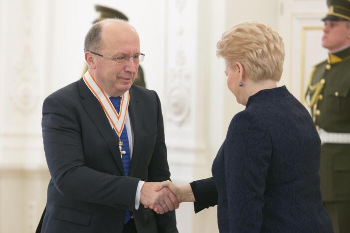 Dalia Grybauskaitė Valstybės atkūrimo dieną apdovanojo esamą ir buvusį premjerą, užsienio reikalų ministrą, buvusį ambasadorių Ukrainoje