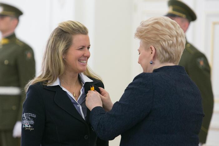 Dalia Grybauskaitė Valstybės atkūrimo dieną apdovanojo esamą ir buvusį premjerą, užsienio reikalų ministrą, buvusį ambasadorių Ukrainoje