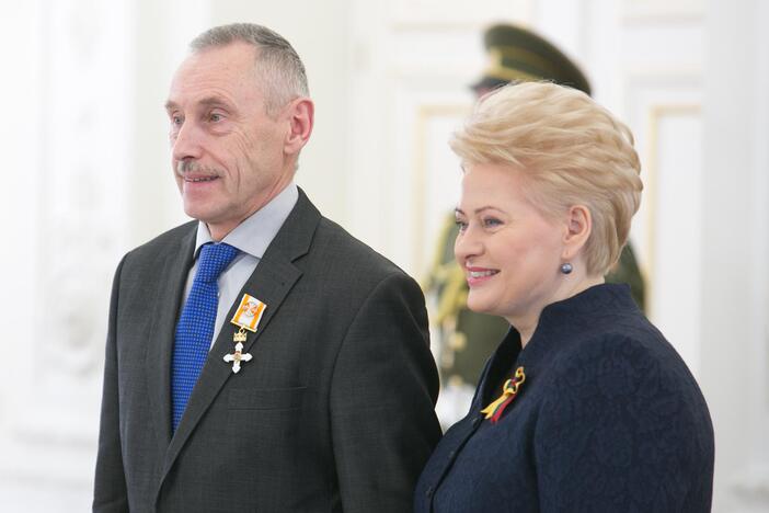 Dalia Grybauskaitė Valstybės atkūrimo dieną apdovanojo esamą ir buvusį premjerą, užsienio reikalų ministrą, buvusį ambasadorių Ukrainoje