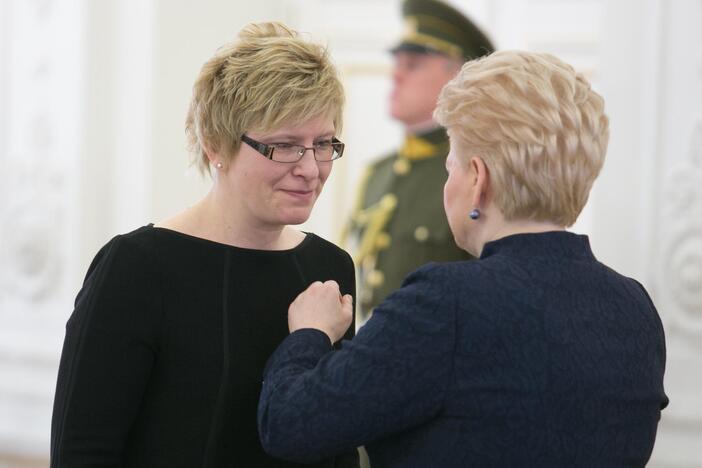 Dalia Grybauskaitė Valstybės atkūrimo dieną apdovanojo esamą ir buvusį premjerą, užsienio reikalų ministrą, buvusį ambasadorių Ukrainoje