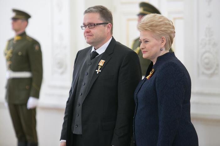 Dalia Grybauskaitė Valstybės atkūrimo dieną apdovanojo esamą ir buvusį premjerą, užsienio reikalų ministrą, buvusį ambasadorių Ukrainoje