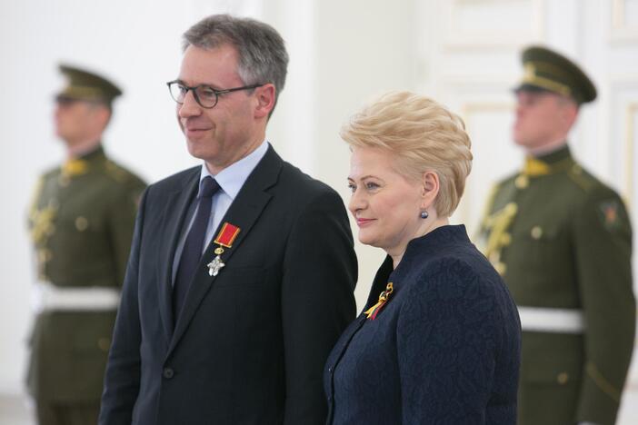 Dalia Grybauskaitė Valstybės atkūrimo dieną apdovanojo esamą ir buvusį premjerą, užsienio reikalų ministrą, buvusį ambasadorių Ukrainoje