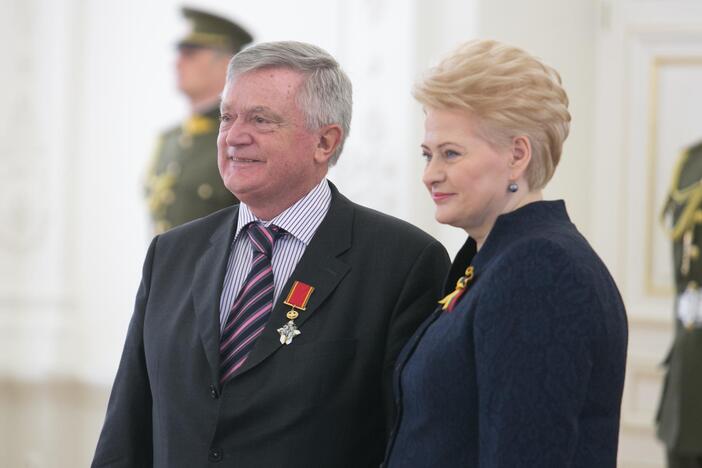 Dalia Grybauskaitė Valstybės atkūrimo dieną apdovanojo esamą ir buvusį premjerą, užsienio reikalų ministrą, buvusį ambasadorių Ukrainoje