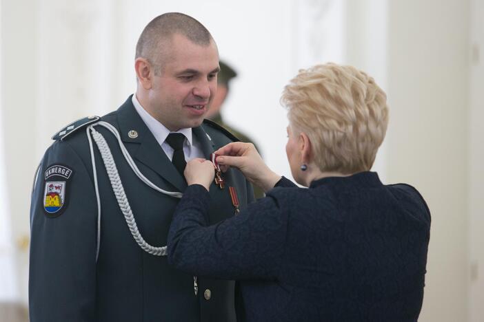 Dalia Grybauskaitė Valstybės atkūrimo dieną apdovanojo esamą ir buvusį premjerą, užsienio reikalų ministrą, buvusį ambasadorių Ukrainoje