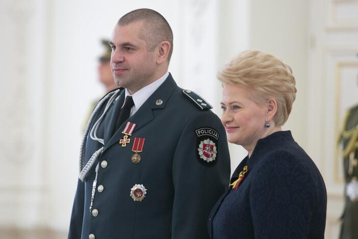 Dalia Grybauskaitė Valstybės atkūrimo dieną apdovanojo esamą ir buvusį premjerą, užsienio reikalų ministrą, buvusį ambasadorių Ukrainoje