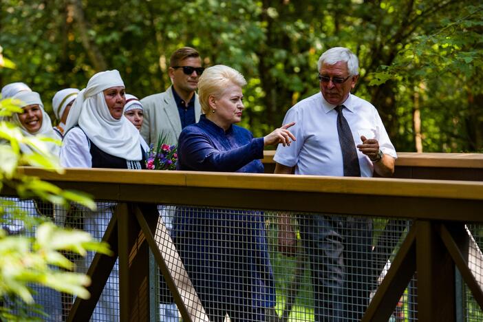 Prezidentė jau pasivaikščiojo Anykščių medžių viršūnėmis