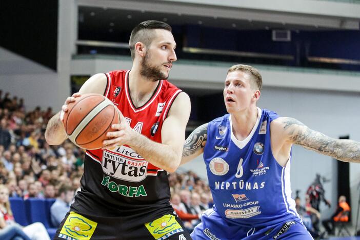 LKL pusfinalis: „Lietuvos rytas“ – „Neptūnas“ 72:73