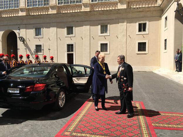 D. Grybauskaitė dalyvavo popiežiaus apdovanojimo ceremonijoje