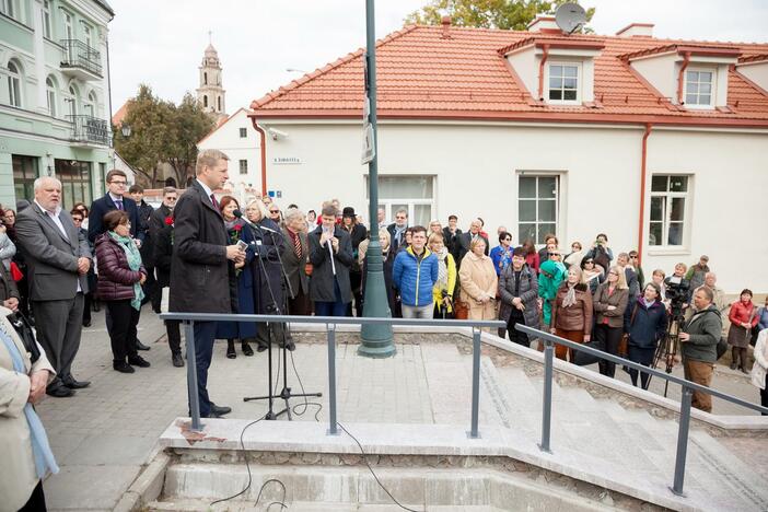 Atidengti Č. Milošo laiptai