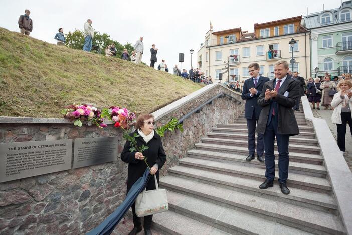 Atidengti Č. Milošo laiptai