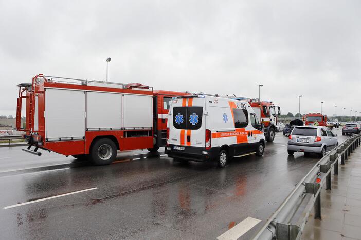 Avarija ant Mokyklos viaduko