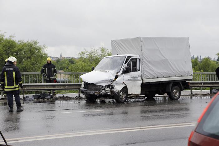 Avarija ant Mokyklos viaduko