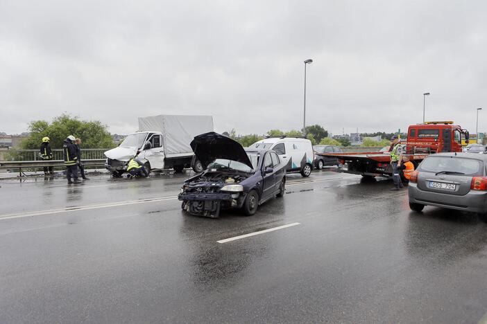 Avarija ant Mokyklos viaduko