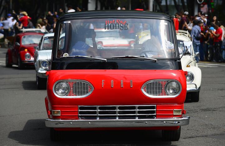 Klasikinių automobilių paradas Meksikoje