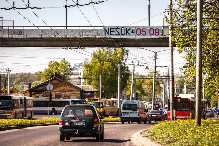 Plakatas "Nežūk iki 05 09"