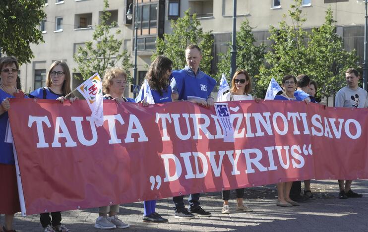 Profsąjungų protestas prieš mokesčių ir pensijų reformas