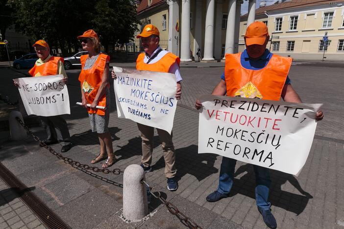 "Solidarumo" protestas prie Prezidentūros