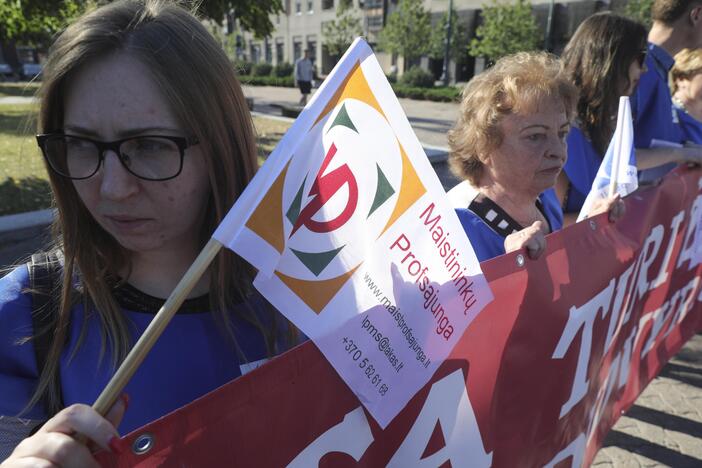 Profsąjungų protestas prieš mokesčių ir pensijų reformas