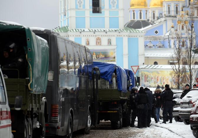 Kijeve protestuotojus ir spec. pajėgas paveikė šaltukas