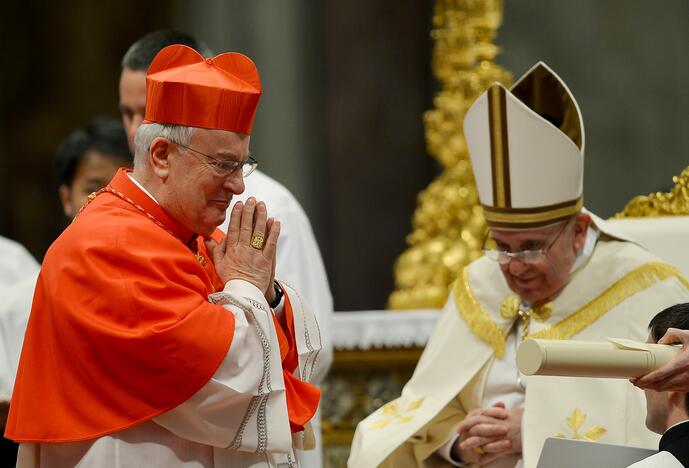 Popiežius Pranciškus paskyrė 19 naujų kardinolų, stebint jo pirmtakui