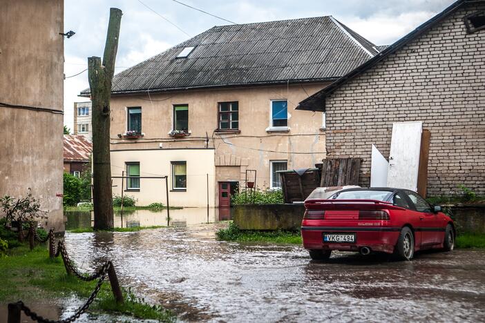 Po stiprios liūties patvino Kauno gatvės