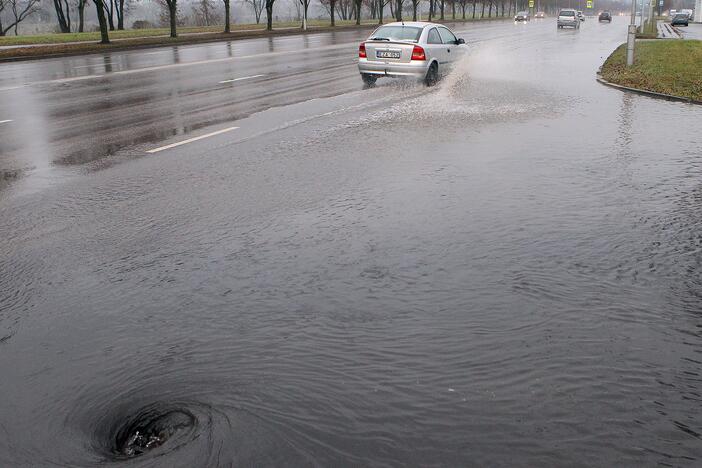 Vandentiekio avarija Jonavos gatvėje