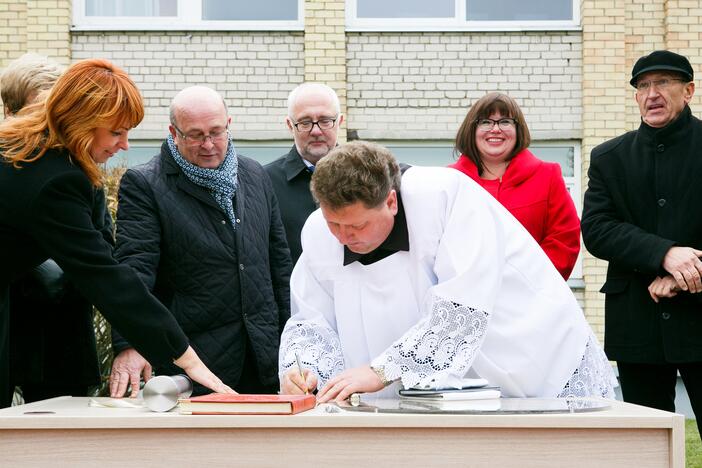 Kapsulės įkasimas Rokų gimnazijoje