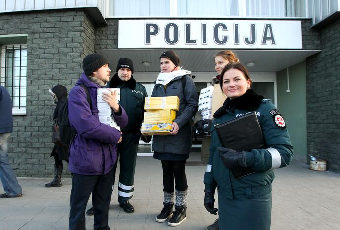 Policija su jaunimu lanko socialines šeimas