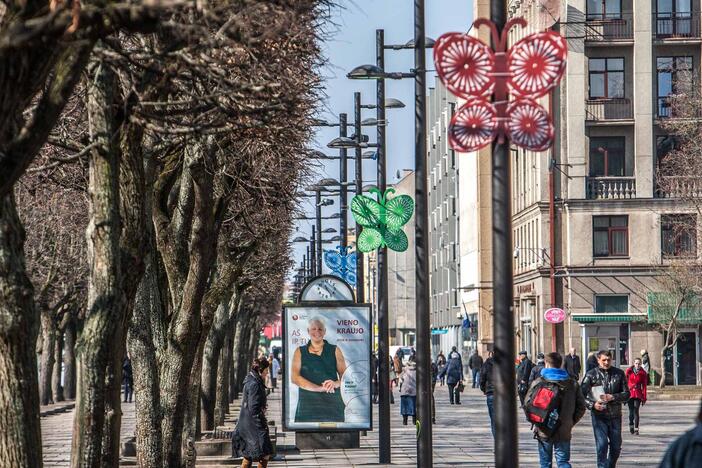 Velykoms pasipuošusi Laisvės alėja