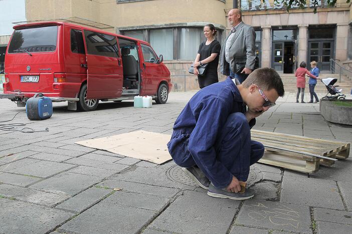 J. Vileišio skulptūra atgabenta į Laisvės alėją