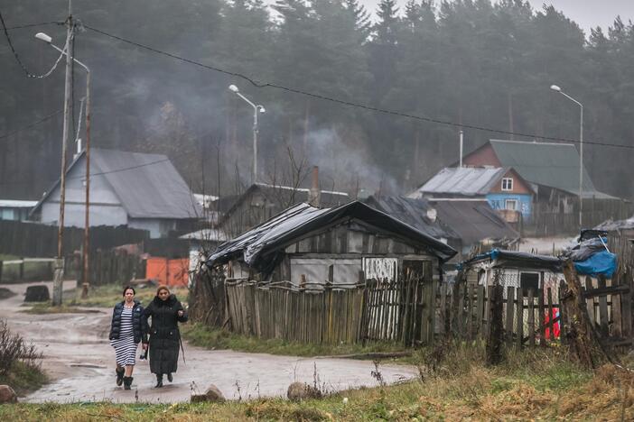 Į romų taborą užsuko Seimo nariai