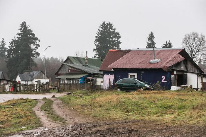 Į romų taborą užsuko Seimo nariai