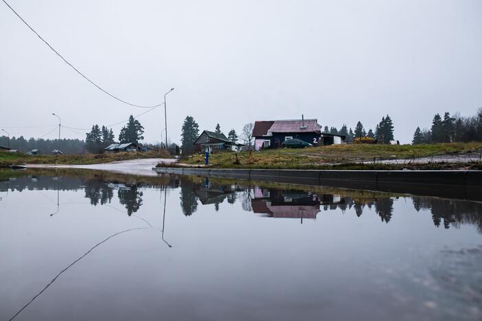 Į romų taborą užsuko Seimo nariai