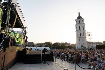 Dainų šventės Šimtmečio vakaras Katedros aikštėje.