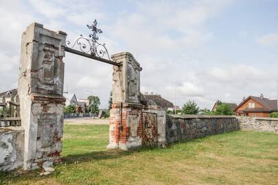 Prioritetas: pirmiausia ketinama atnaujinti barokinius vartus ir tvorą.