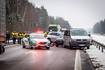 Situacija: trečiadienį „Via Baltica“ atkarpoje susidūrus trims automobiliams ir trims vilkikams teko uždaryti eismą.